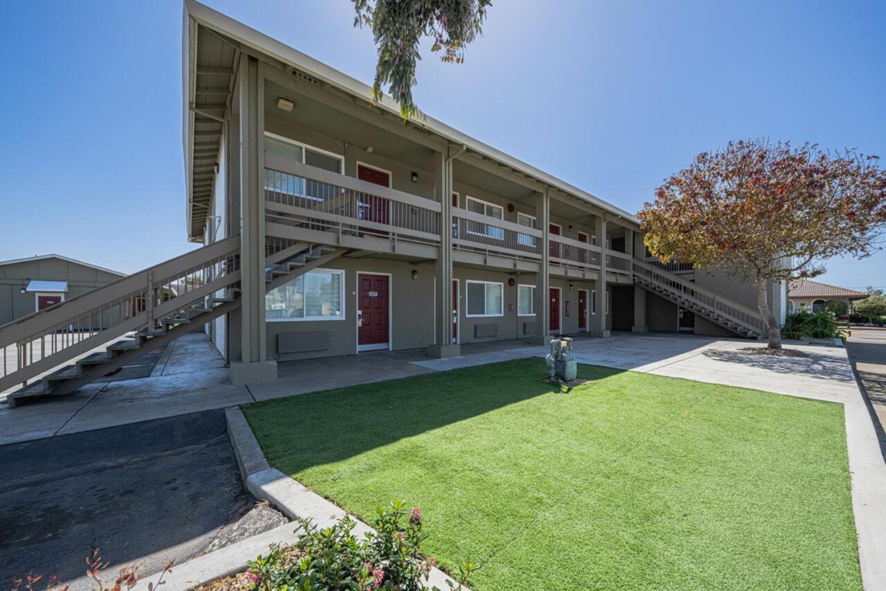 Coastal Valley Inn Castroville Exterior photo