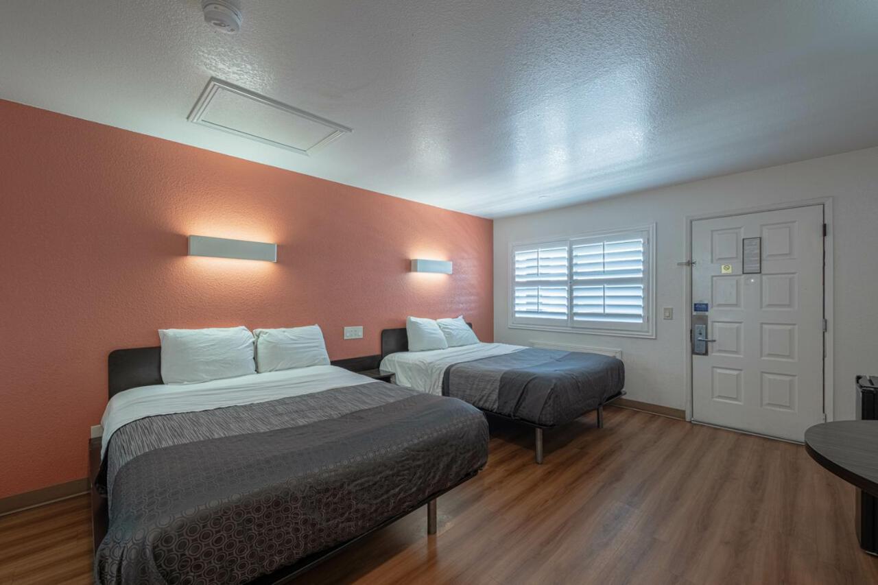 Coastal Valley Inn Castroville Exterior photo