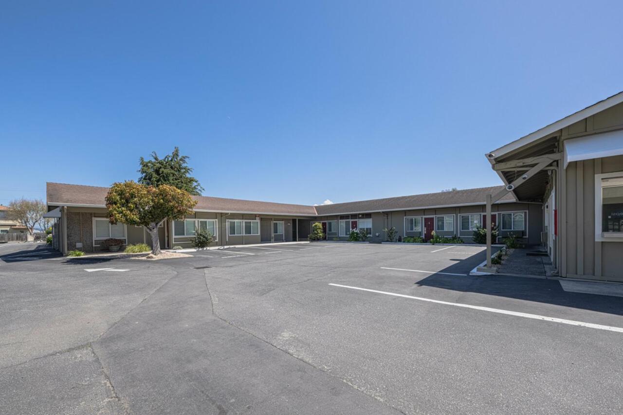Coastal Valley Inn Castroville Exterior photo