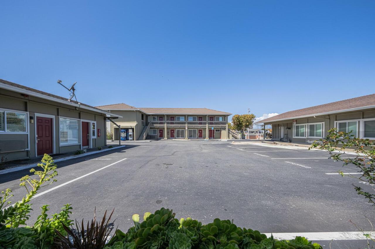 Coastal Valley Inn Castroville Exterior photo